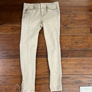 White House black market Jean size 6 R